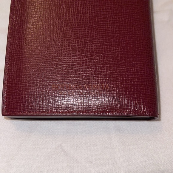 Bottega Veneta burgundy intrecciato woven wallet . Pristine condition. - Picture 4 of 10